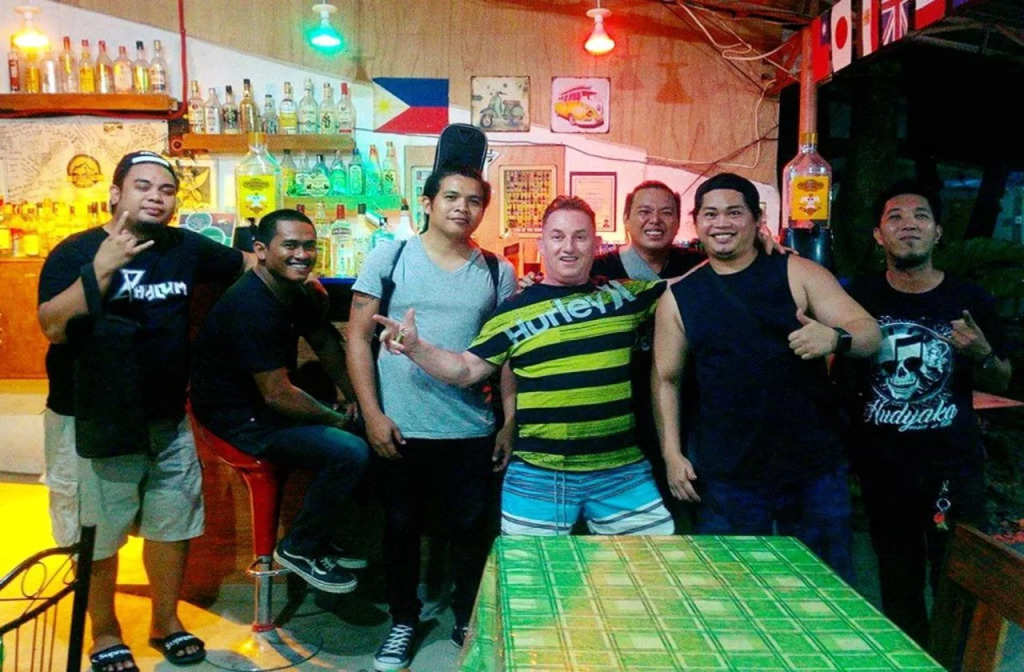 Emok's Guest House - Hostel