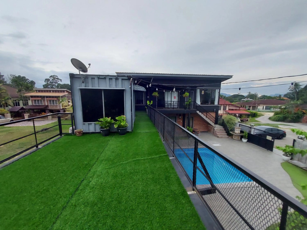 Safar House & Cabin