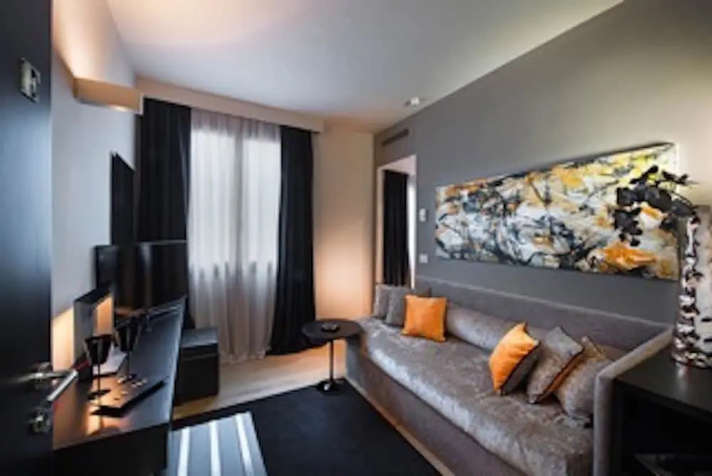 Charming House DD724