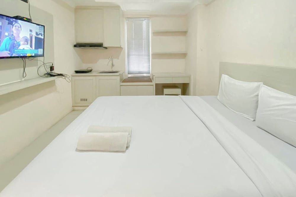Minimalist Style Studio Near Undip At Paltrow City Apartment