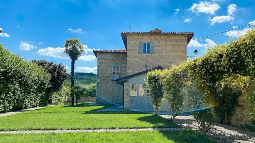 PALAZZO POZZO BONELLI 14, Emma Villas