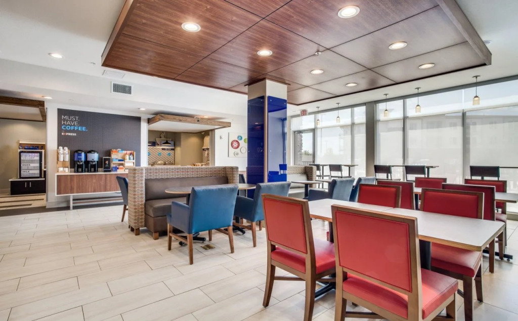 Holiday Inn Express & Suites - Denton South by IHG