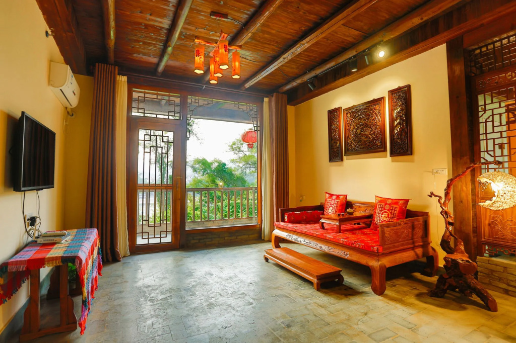 Yangshuo River Lodge Hotel--English speaking team&Swimming pool&Activties organized&Free pick up from Airport or TS over 3 nights