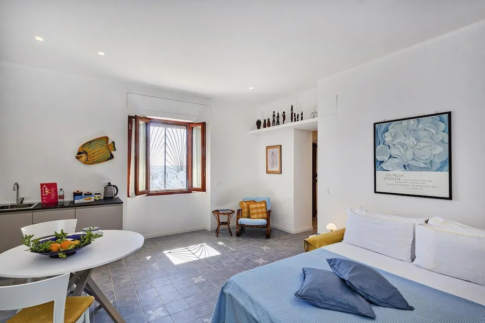 Yellow Suite a Recco by Wonderful Italy