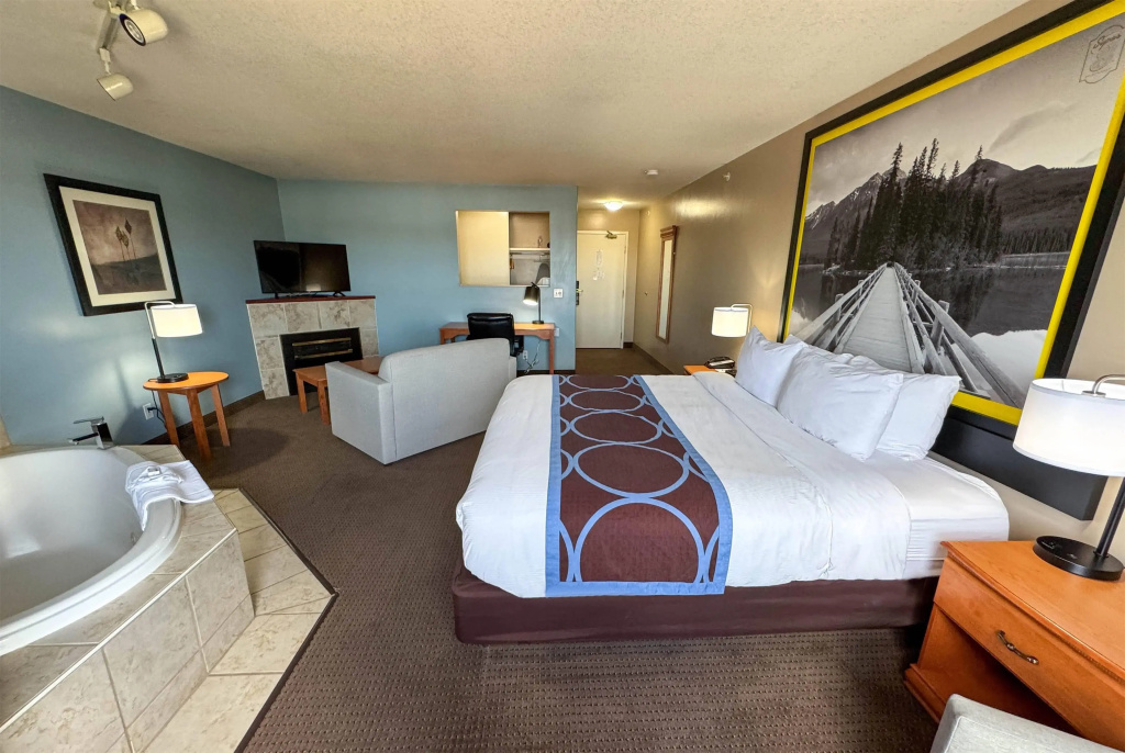 Super 8 by Wyndham Edmonton South