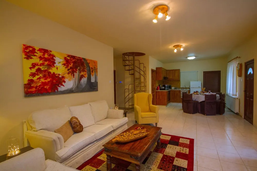 Persephone Cottage - Enhance Your Senses