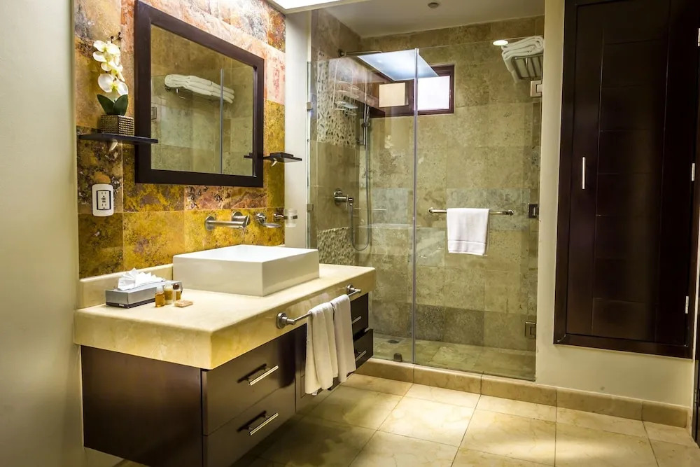 El Faro 303 Reef 1 Bedroom Condo by Redawning