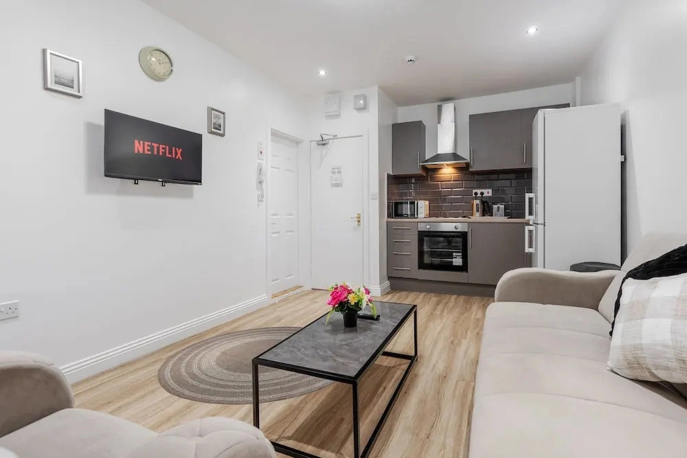 Great for Longer Stays W M Smart TV Parking