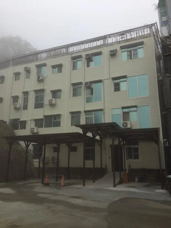 Hale Crane Volcanic Mud Hot Spring Hotel