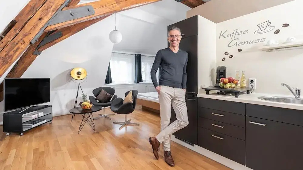 Hotel CampusZwei Komfortable Doppelzimmer & Apartments mit Küche Zentral in Ludwigsburg ideal für Business & Langzeitaufenthalte 24h Check in Kinder bis 14 Jahre übernachten kostenlos