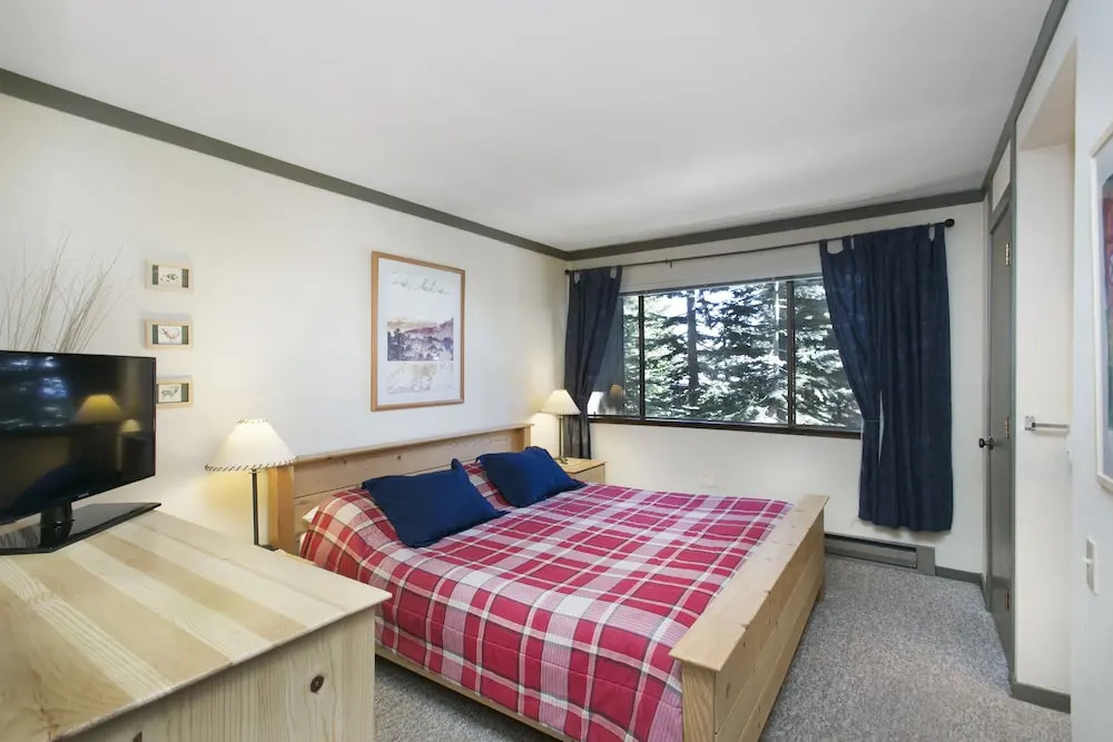 Mammoth Point by 101 Great Escapes