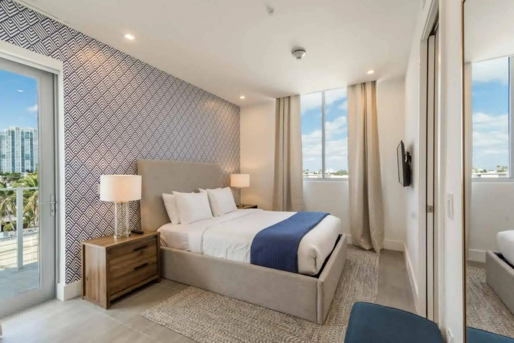 Luxury 2 bedroom apt in South Beach 302