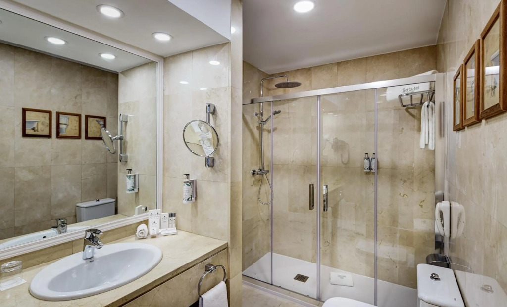 Отель Sercotel Gran Hotel Conde Duque