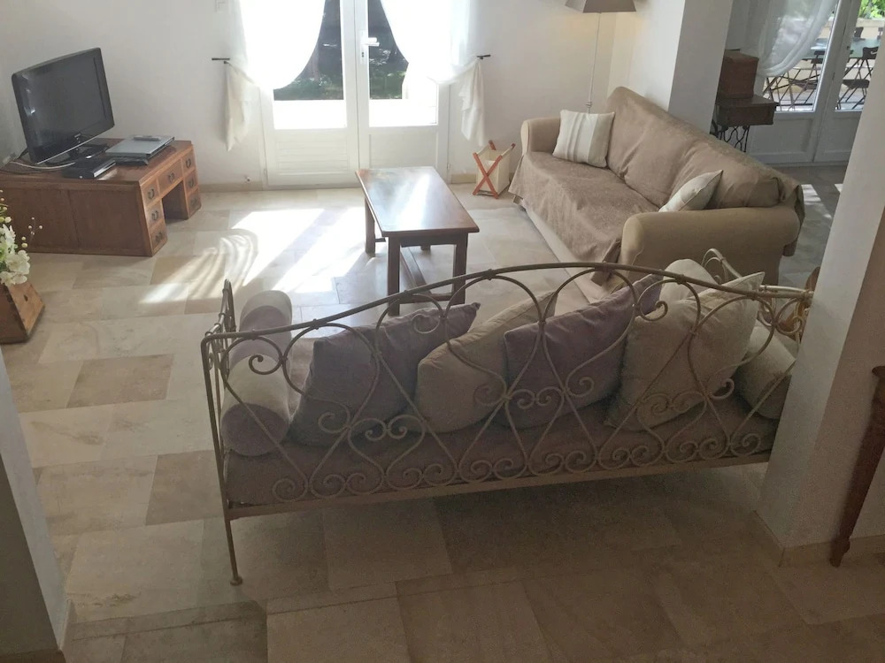 Inviting Villa in Saumane-de-vaucluse With Swimming Pool