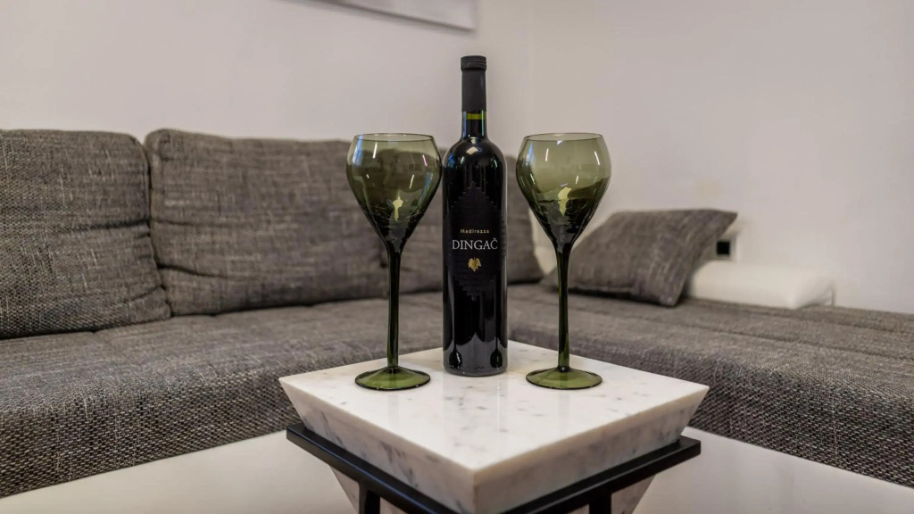 Four Seasons Apartment - FREE PARKING