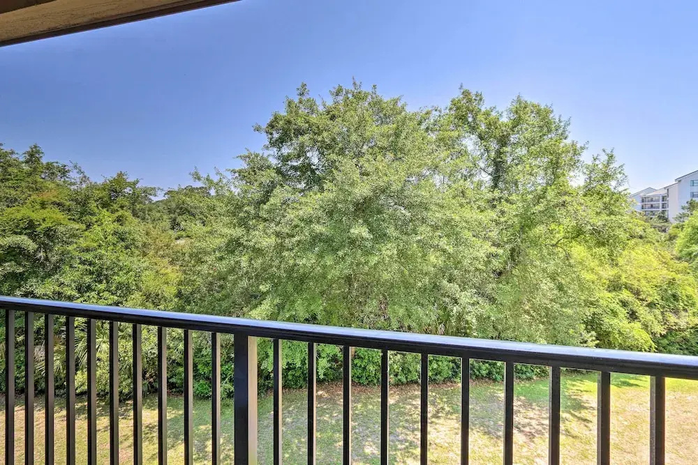 Walk to Folly Field Beach: Condo in Hilton Head!