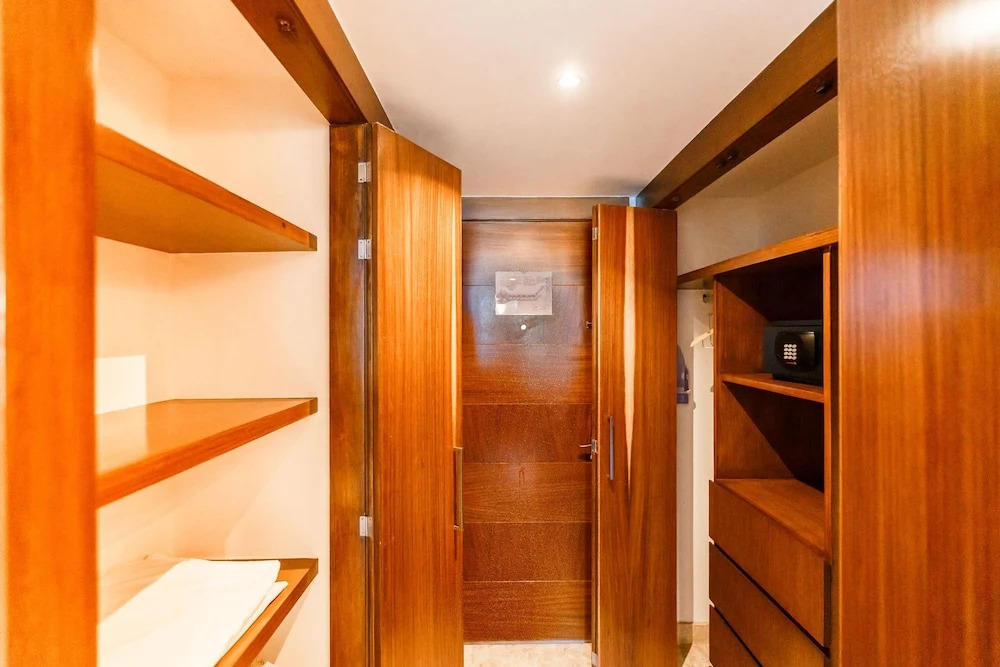 Bel Air 3314 1 BR by Casago