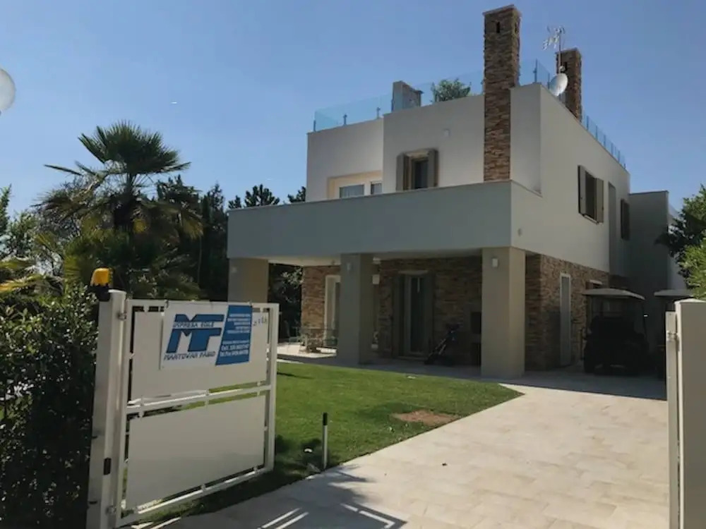 Beautiful Modern Villa in Albarella by Beahost