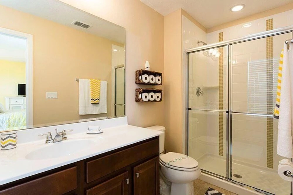 4221 Oakview Drive 6 Bedroom Home