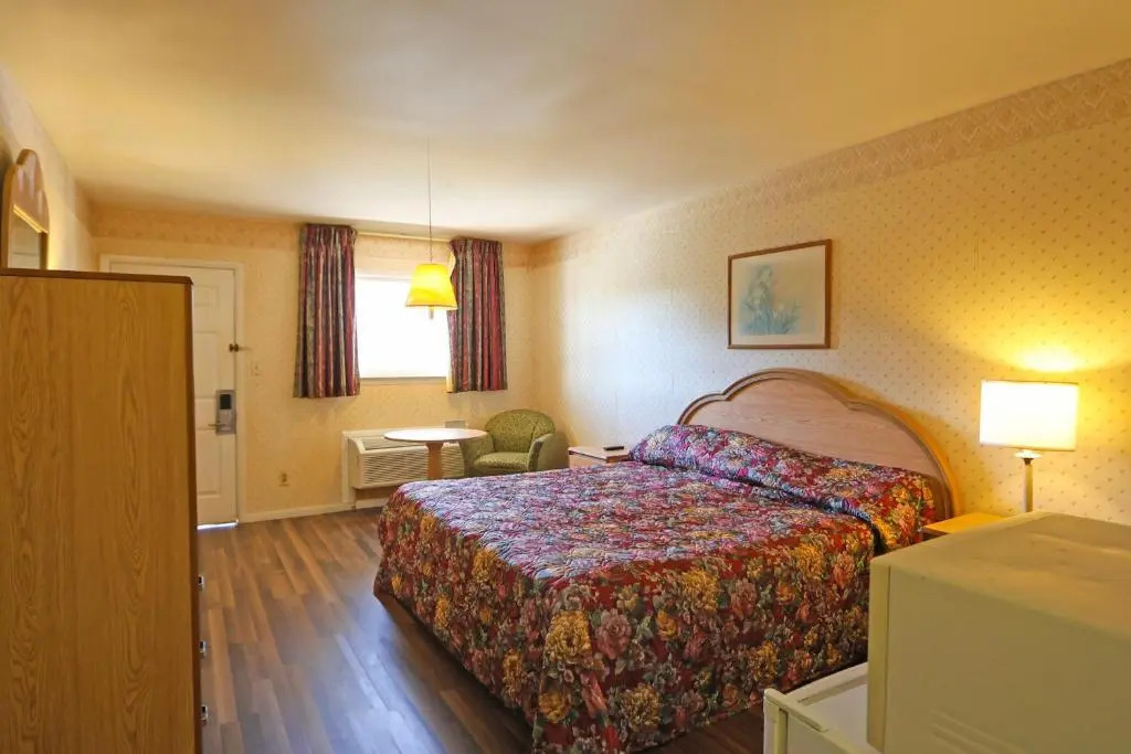 Hotel O Relax Inn Lewisburg near I-64