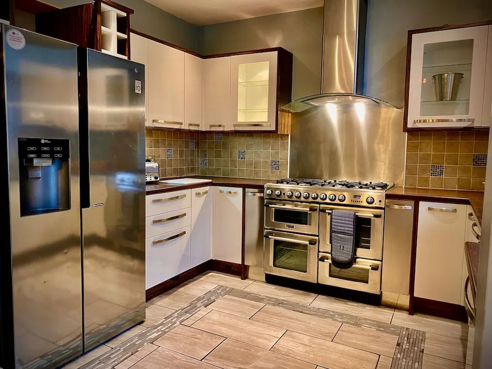 Captivating 4-Bed Hot Tub House in Blackpool