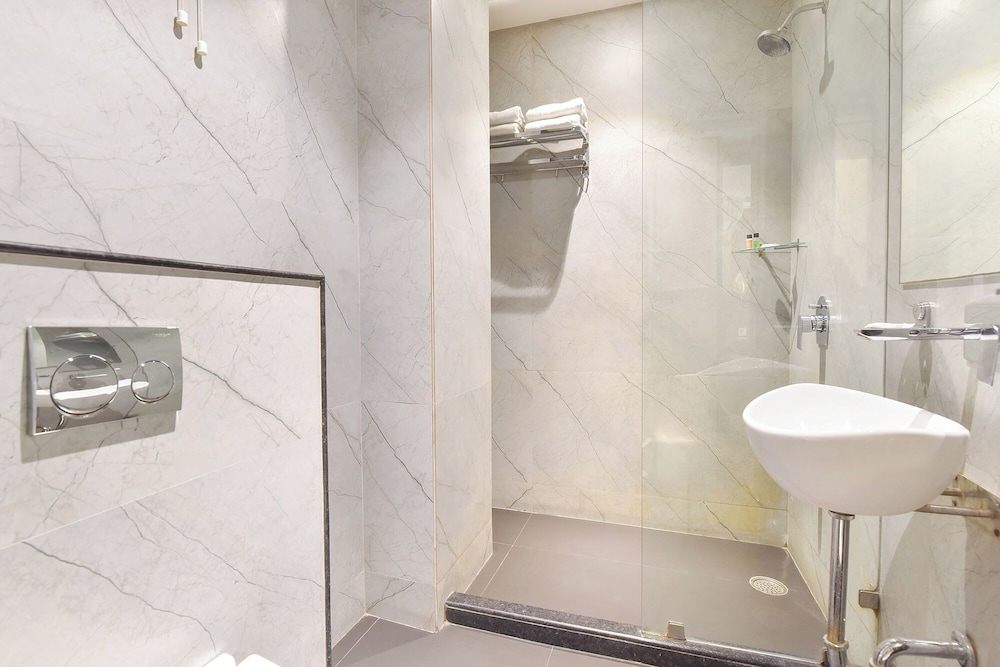Fabhotel Elite Park Inn