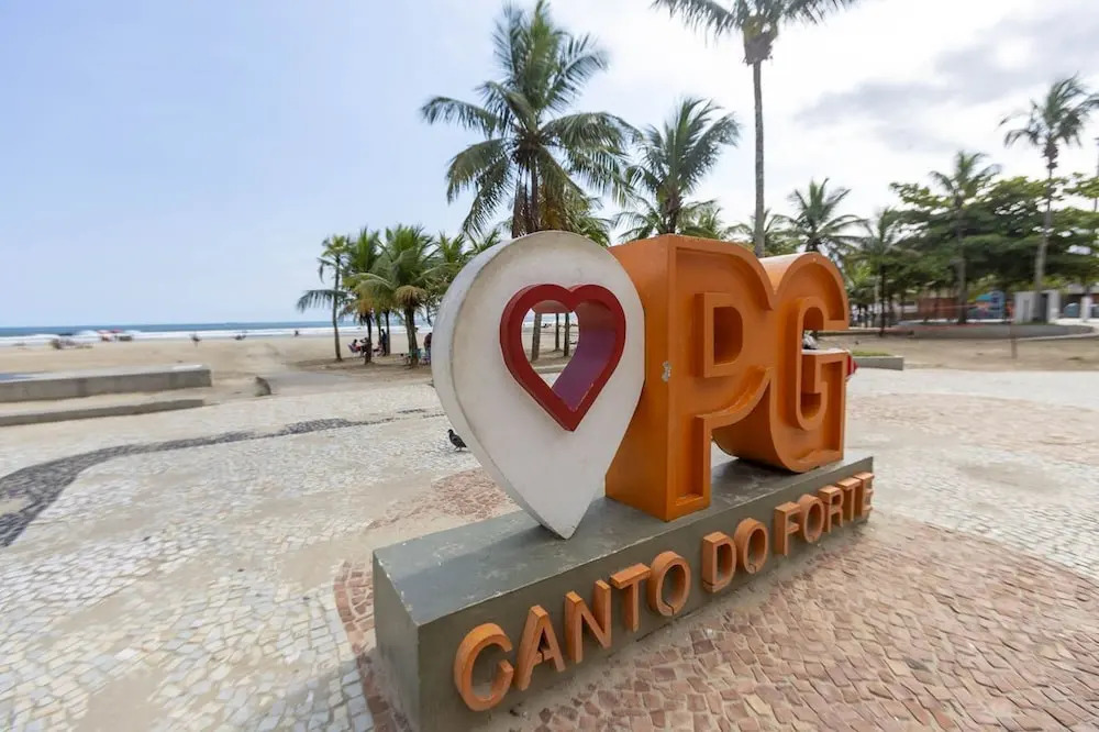 Apto Para 6 com Garagem a 450m da Praia do Forte