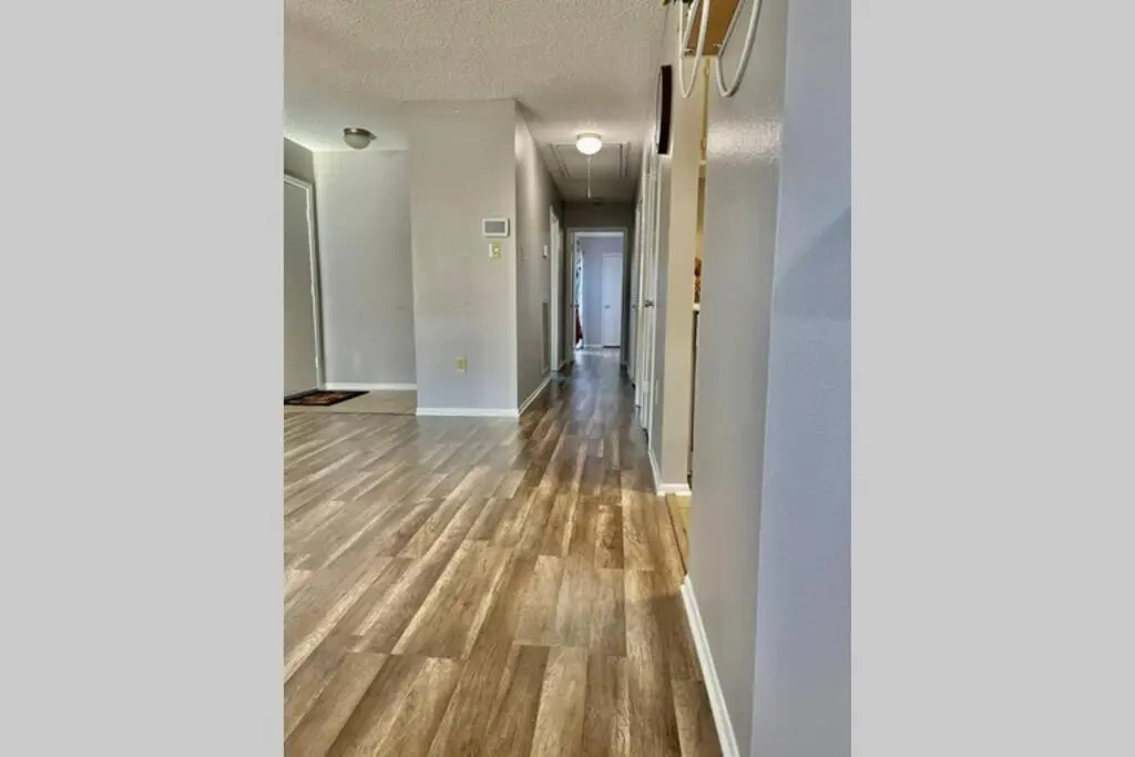 The Cottage by Mall of Louisiana, Baton Rouge