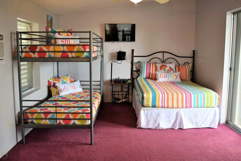 Paradise Cottage On Gulf Street - Three Bedroom Home