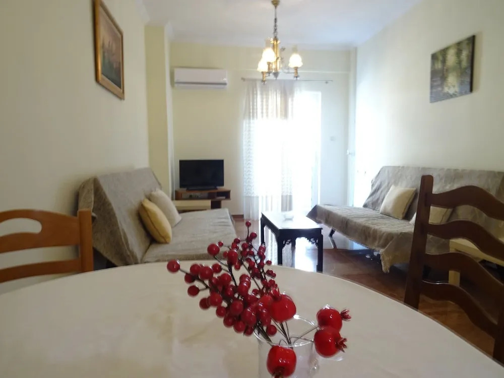 Modern Traditional Central Apartment