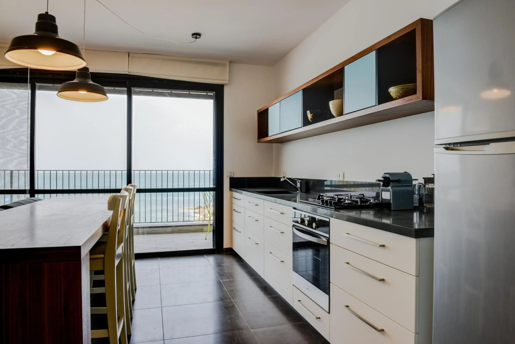Beautiful Apartment on The First Line of The Sea