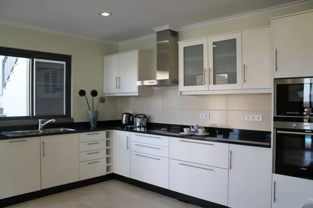 3 bedroom in Calheta, stunning views, private heated pool | Casa Amaro Mar