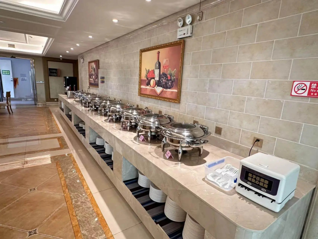 Vienna International Hotel (Haikou Old Town High-speed Railway Station)