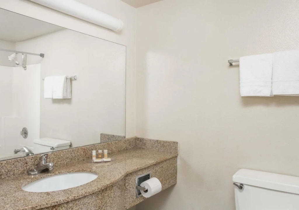 The Grand Inn Peoria
