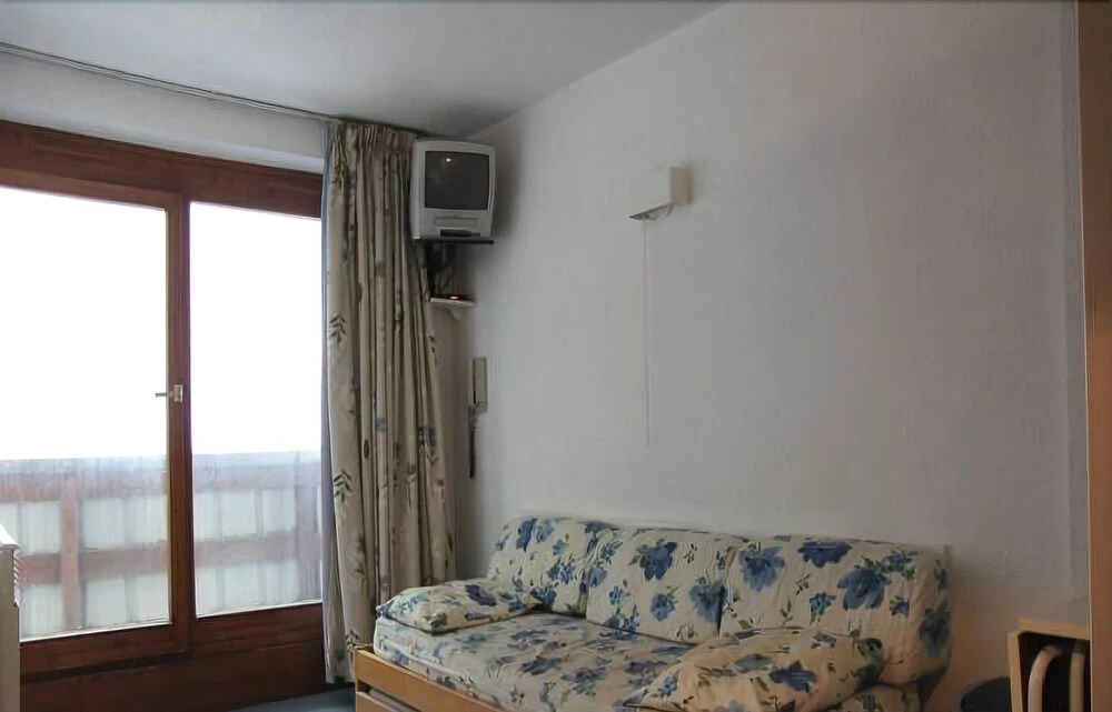 appartment of about 26m2 on the 6th floor  Holiday home 0 agence la ci