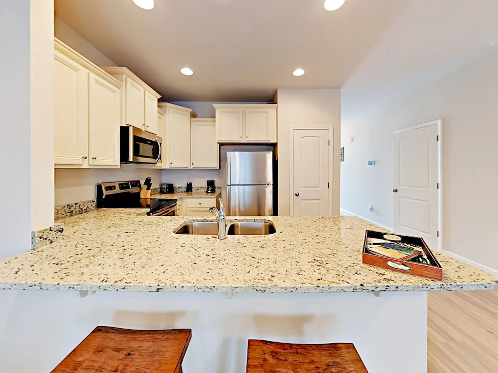 Shadow Lake - 3 Br Townhouse