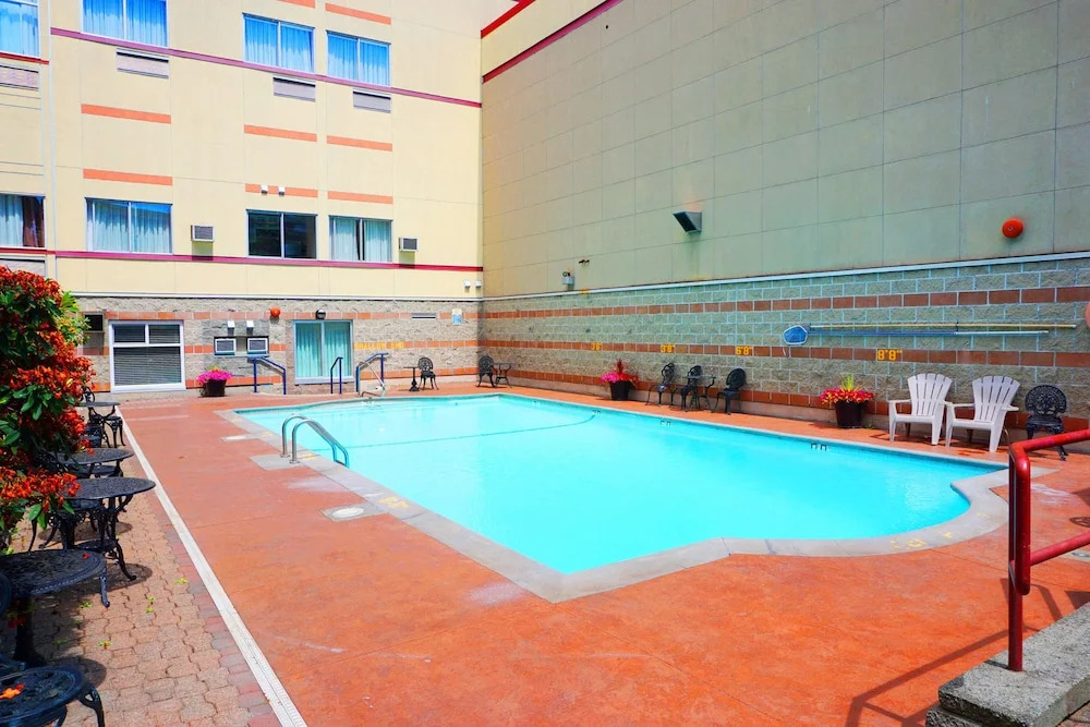Red Lion Inn and Suites Victoria