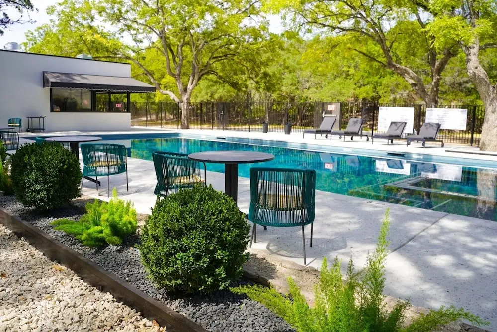 Wimberley Inn & bar