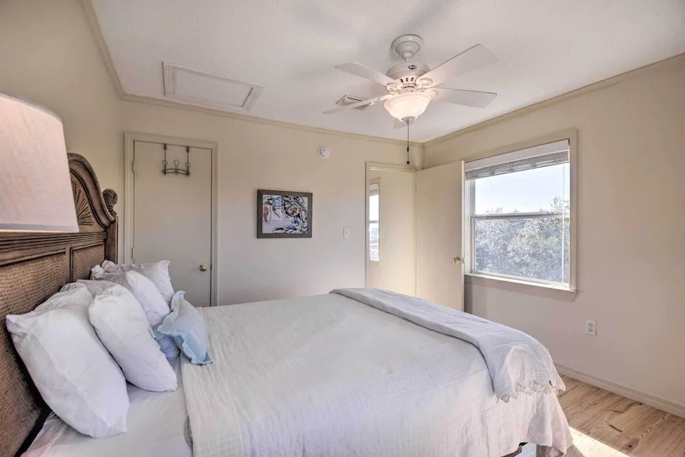 Gulf Shores Rental w/ Large Porch - Walk to Beach