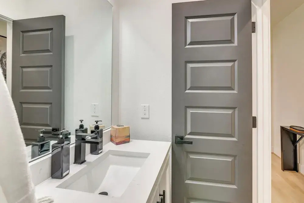 Walkable E Downtown Houston Townhome: Pet-friendly