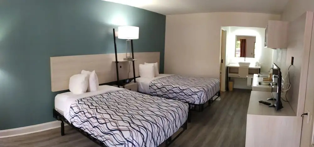 Magnolia Inn Extended Stay of Kingsland - New 2025 - Book a Kitchen Room - 12 Noon Check Out - 4K Black Beds - Saltwater-Mineral Pool open until 4AM - 24-7 Front Desk - LUXE Coffee Bar Award Winning Inn - Save by phone - 912-576-4777