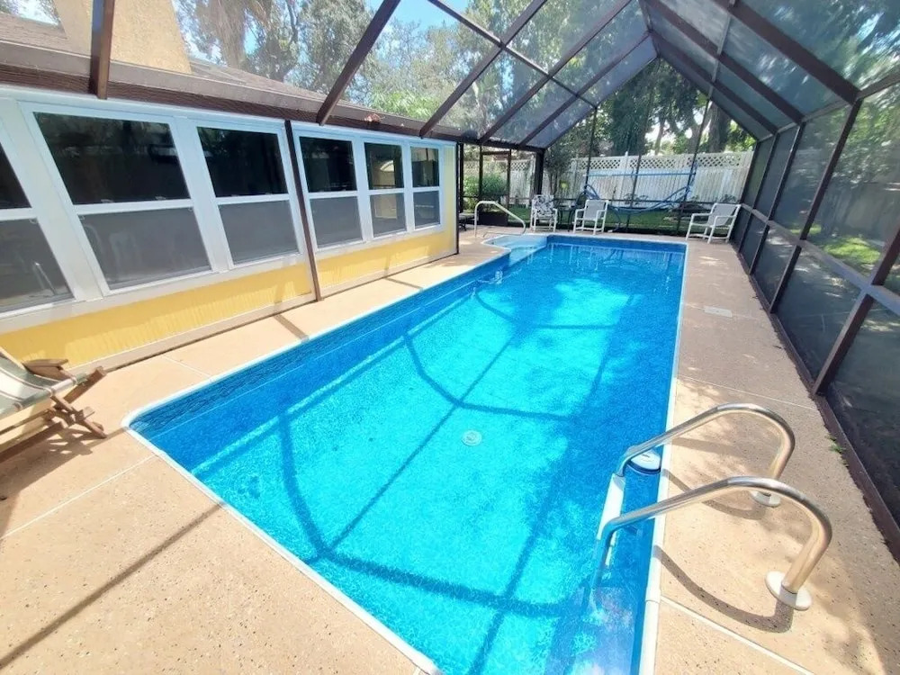 Tiki Beach Queen 3 Bedroom Home by Redawning