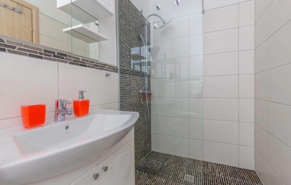 Stunning Home in Selce With 4 Bedrooms, Wifi and Outdoor Swimming Pool