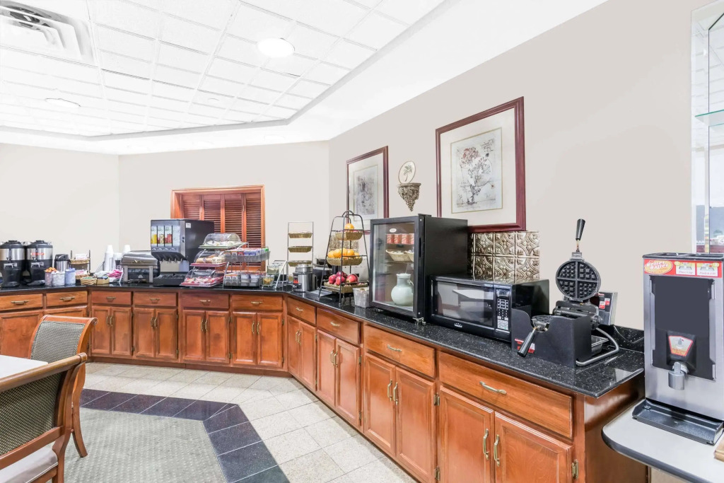 Comfort Inn & Suites Greenville Near East Carolina University