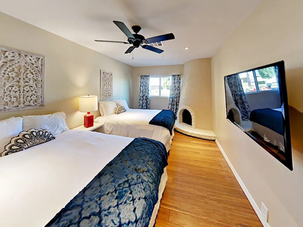 E Mariposa Home 4 Bedrooms 2 Bathrooms Home