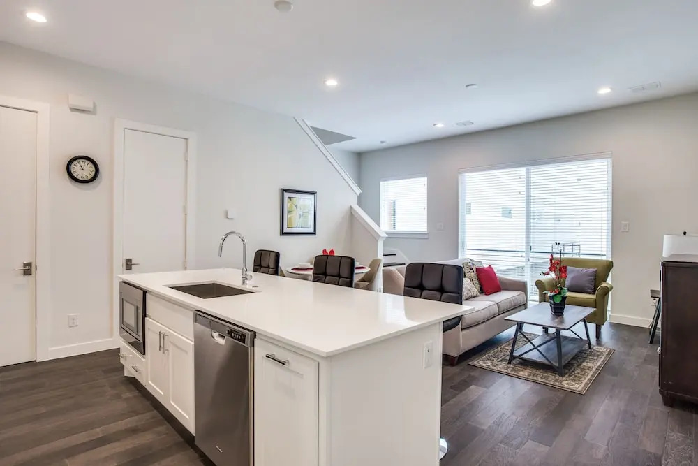 Upscale 2 bedroom Dallas TownHome