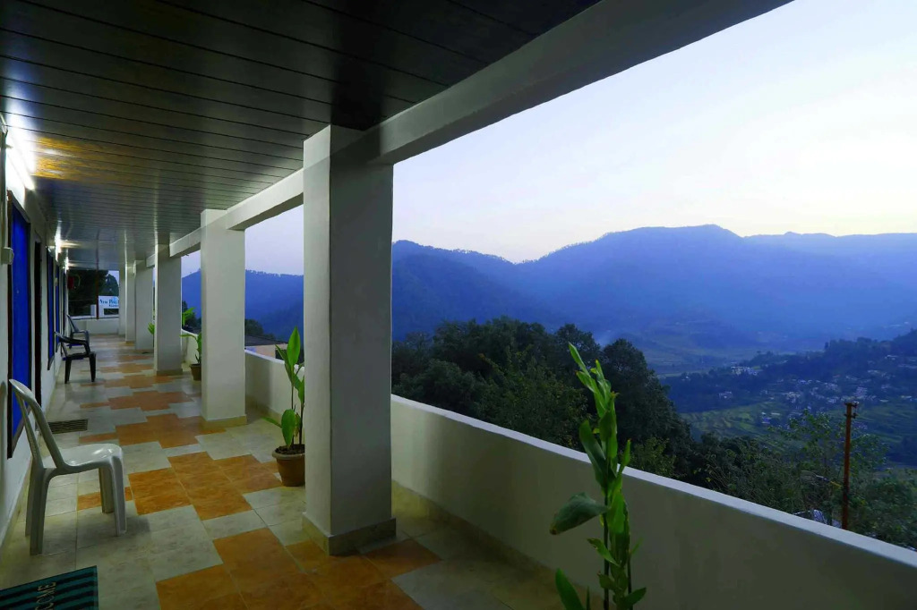Hotel Kausani Retreat