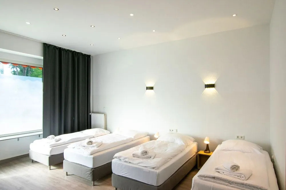 Tolstov-Hotels Large Apartment