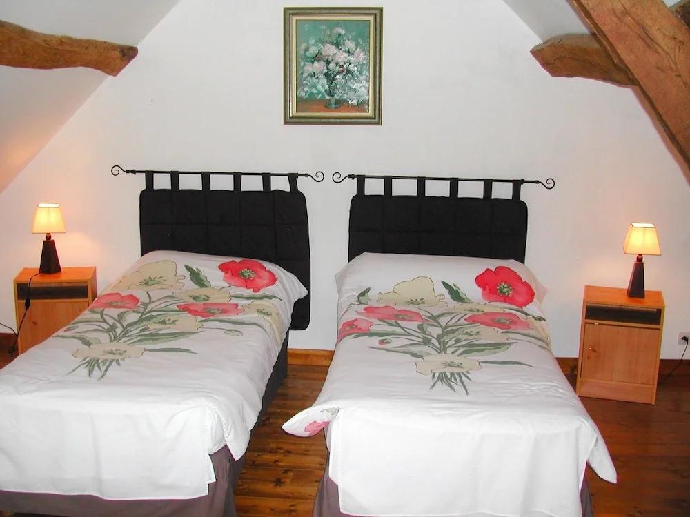 House With 2 Bedrooms in Saint-pierre-la-vieille, With Enclosed Garden