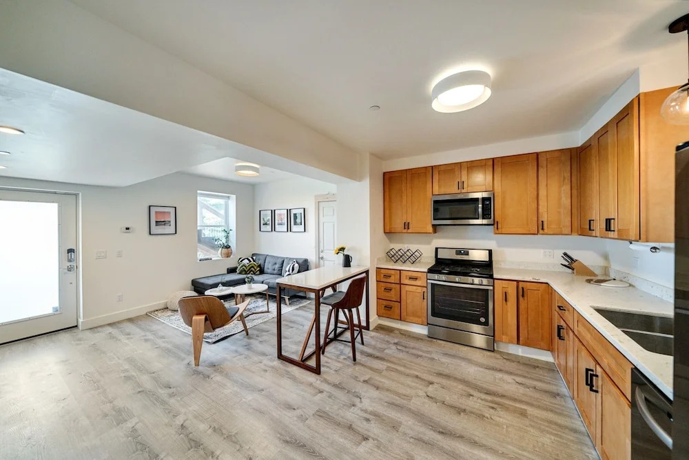 Bayside Mountain Retreat With Gorgeous Views And Private Hot Tub! 5 Bedroom Home by Redawning